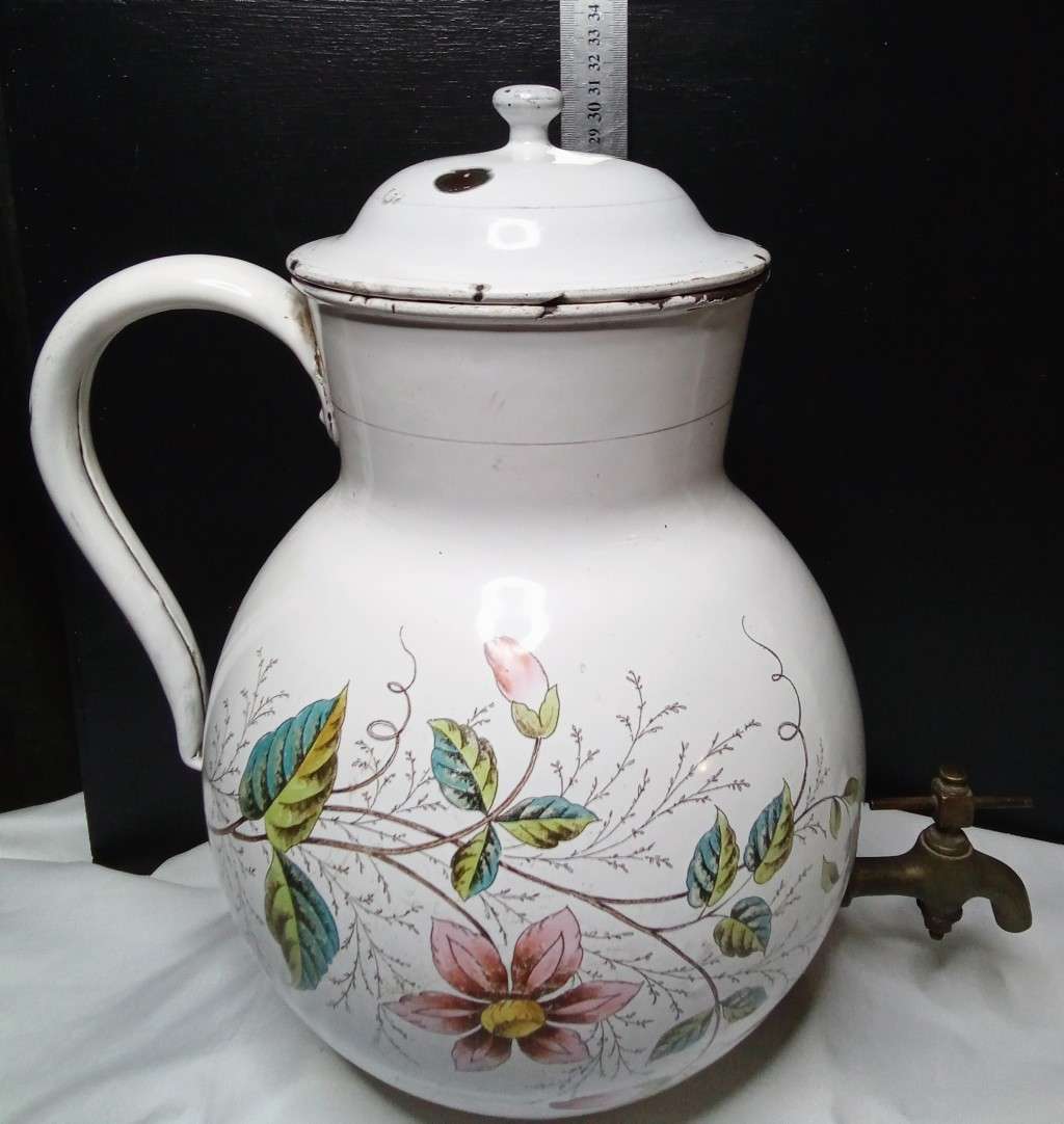 Beautiful vintage enamel "konfoor" kettle - display item