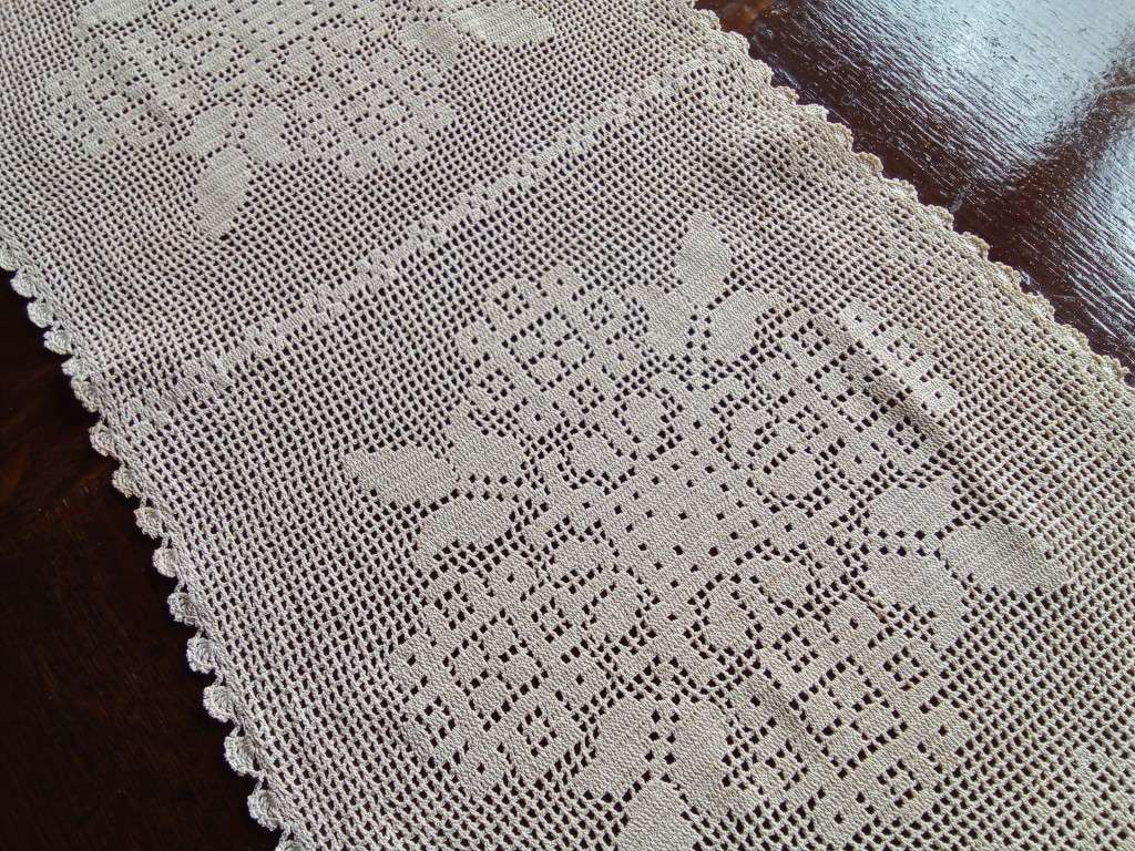 Exquisite!  Very fine vintage filet crocheted table runner.