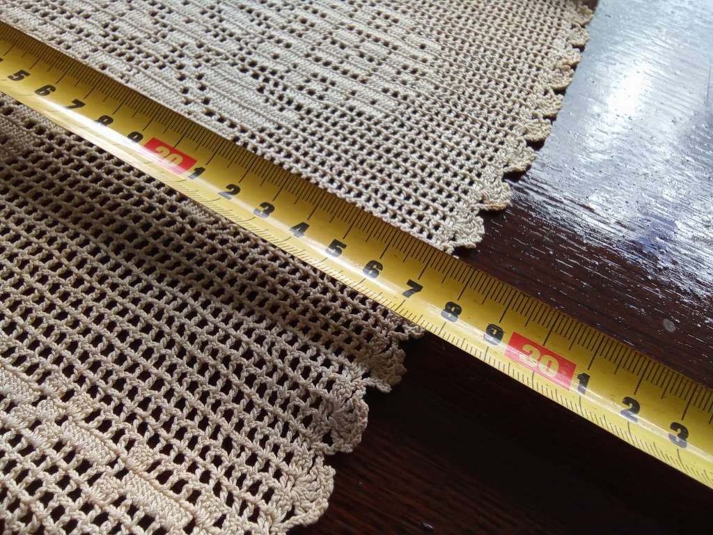 Exquisite!  Very fine vintage filet crocheted table runner.