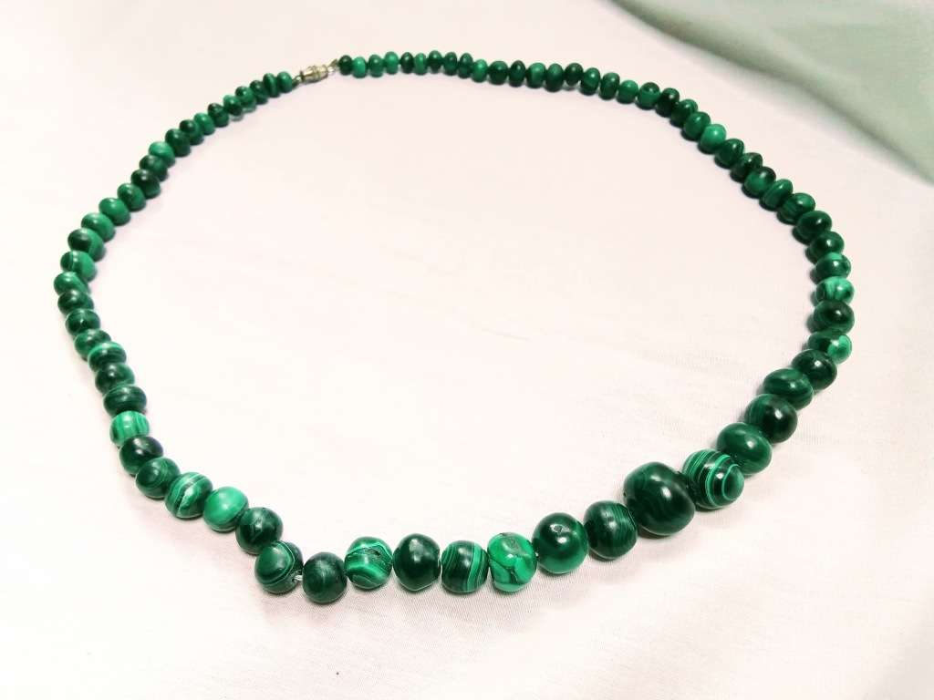 Beautiful vintage malachite beaded necklace