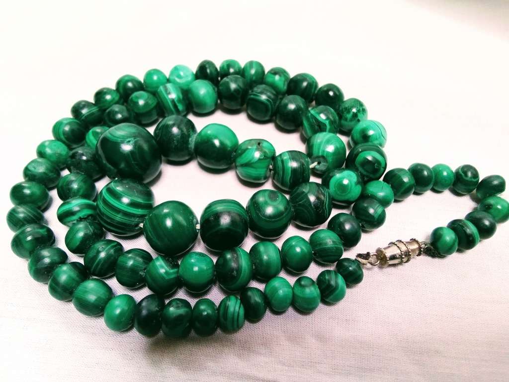 Beautiful vintage malachite beaded necklace