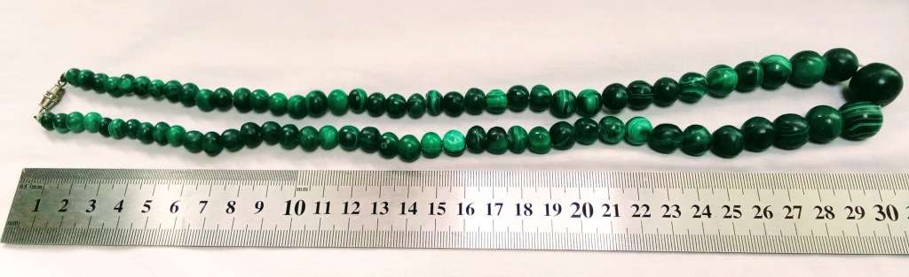 Beautiful vintage malachite beaded necklace