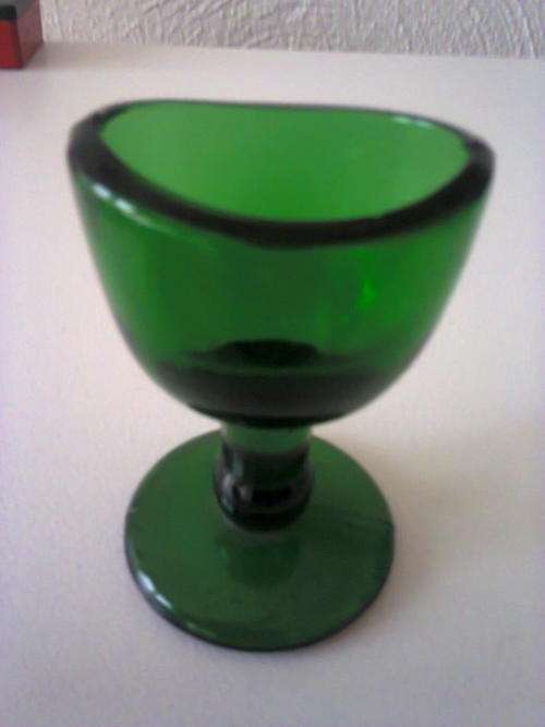 GREEN GLASS EYE BATH - **REDUCED **