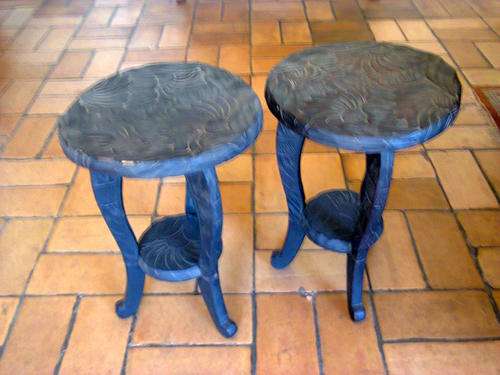 2 X LITTLE SIDE TABLES / PLANT STANDS IN SOLID WOOD, ONE BID FOR BOTH