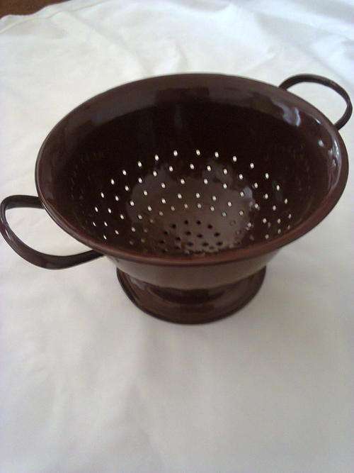 VINTAGE COLANDER IN EXCELLENT CONDITION