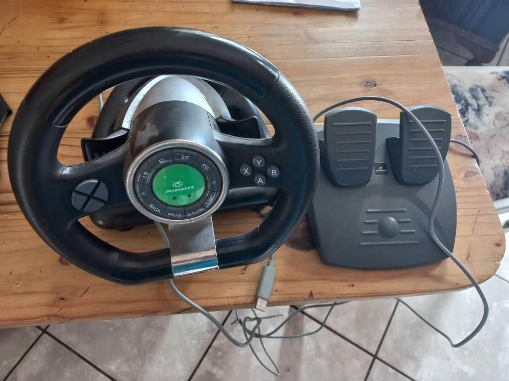 Rippa Racing Wheel With Pedals (USB)