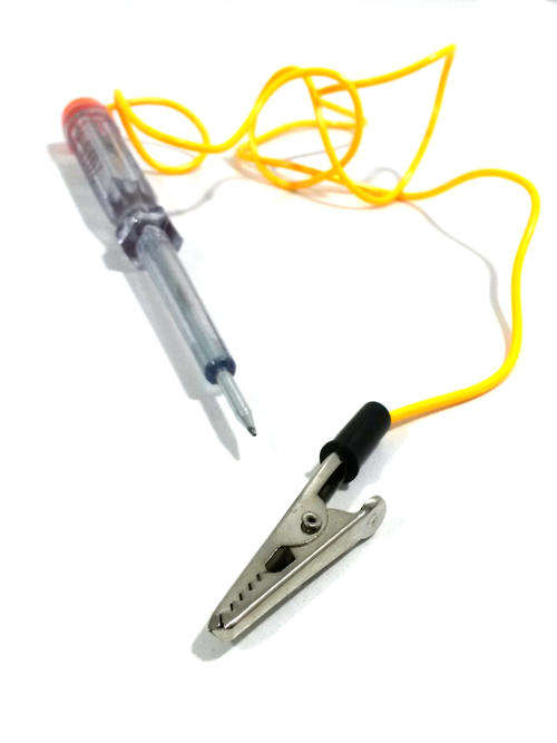 Circuit tester with crocodile clip