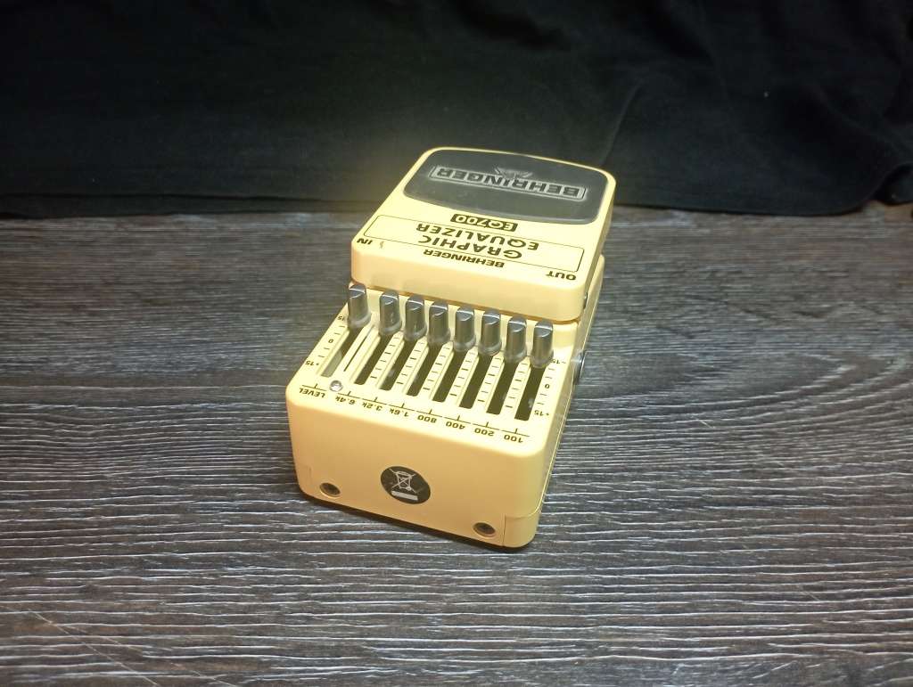 Behringer guitar 7 band graphic equalizer EQ700