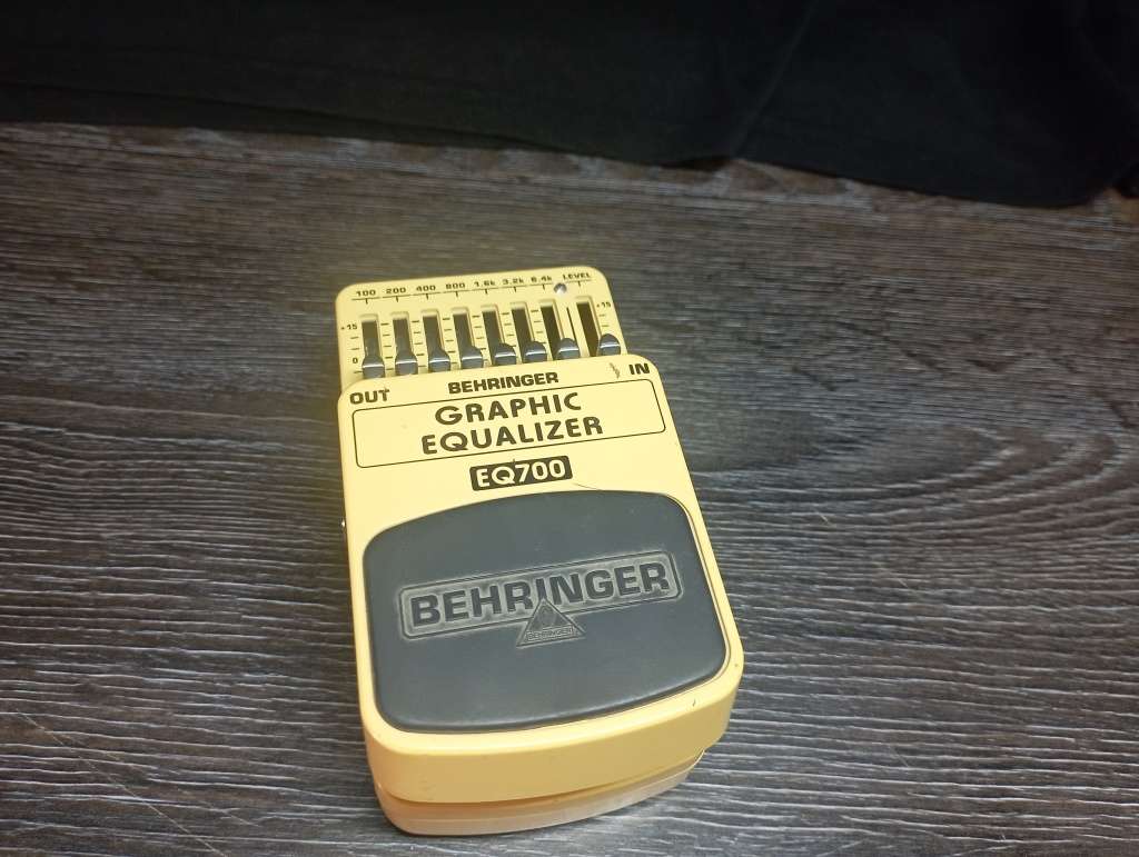 Behringer guitar 7 band graphic equalizer EQ700
