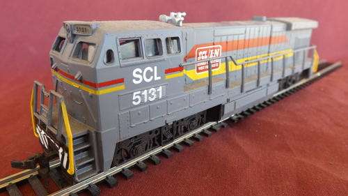 HO Model Railroad - Diesel Loco - SCL - Bachmann
