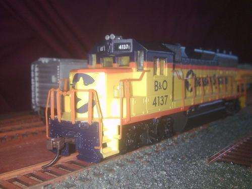 HO - DCC EQUIPED - GP 40 DIESEL LOCOMOTIVE - CHESSIE SYSTEM ITEM NO 60309