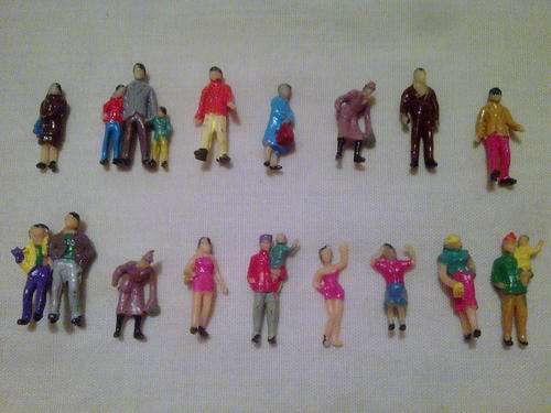 Set of 20 HO Scale Painted People 16 Standing and 4 Sitting