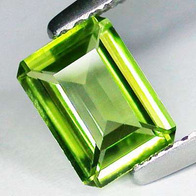 AWESOME 0.75cts GENUINE LIME GREEN  PERIDOT!