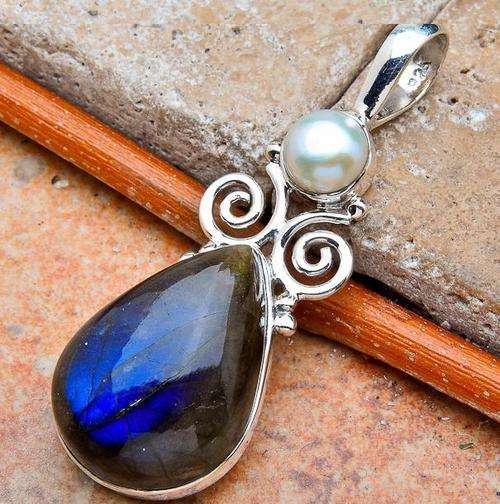 MYSTERIOUS Genuine LABRADORITE and PEARL   Pendant!