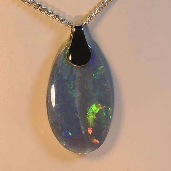 LOVELY NATURAL SOLID LIGHTNING RIDGE BLACK OPAL 18 K SOLID WHITE GOLD PENDANT!