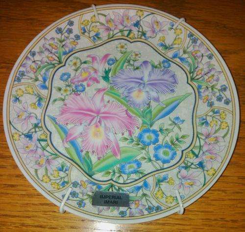 Imari plate , with holder to hang on wall....R1 bargain
