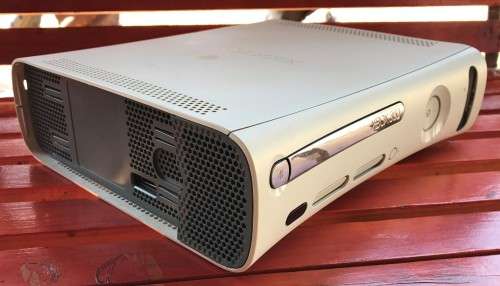 Xbox 360 console (Not working) - For parts