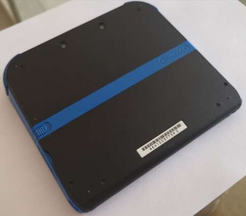 Nintendo 2DS + 4 Games (Pre-owned)