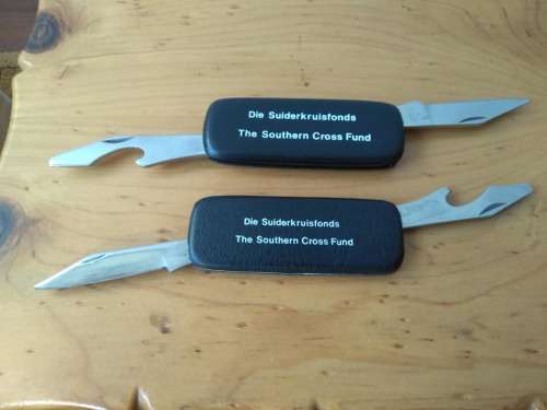 Prise Reduced !! 2 Pre 1994 Southerrn Cross Fund Dankie Tannie Knives