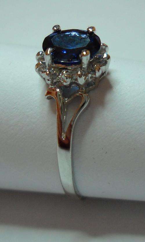 Stylish 2.16ct Blue Sapphire .925 Sterling Silver Ring (white gold plate). Fantastic