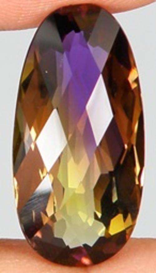 !!BI-COLOUR!! 18.50ct STUNNING OVAL CHECKERBOARD CUT BI-COLOUR AMETRINE.