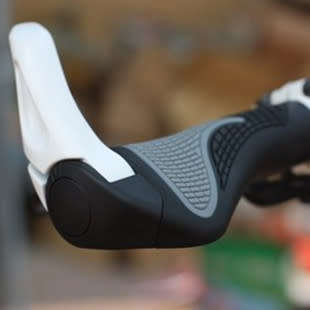 Malta sports-Mountain Bicycle Bike Cycling Lock On Handlebar Hand Bar End Grips