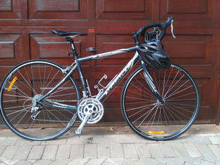 Giant OCR 3  Size S, Shimano SPD PD-M520, Cleat Pedals, Helmet Giro BLK/TTN, Excellent Condition.