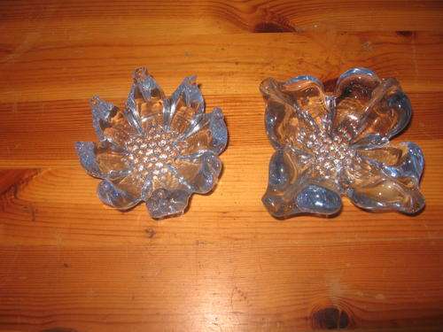 2x pretty blue glass ashtrays