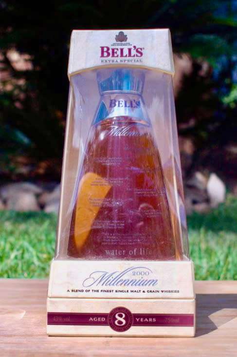 BELLS MILLENNIUM 2000 DECANTER  SEALED & FULL , COLLECTIBLE