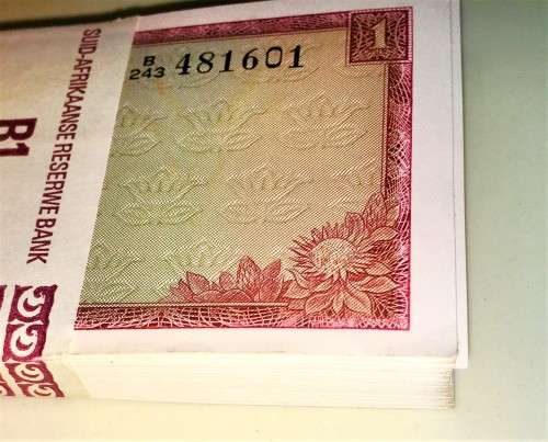 TW DE JONG R1 ,  S A MINT ERROR PACK , 100 NOTES FROM B243-481601 TO 481701---1973 BAND INTACTED UNC