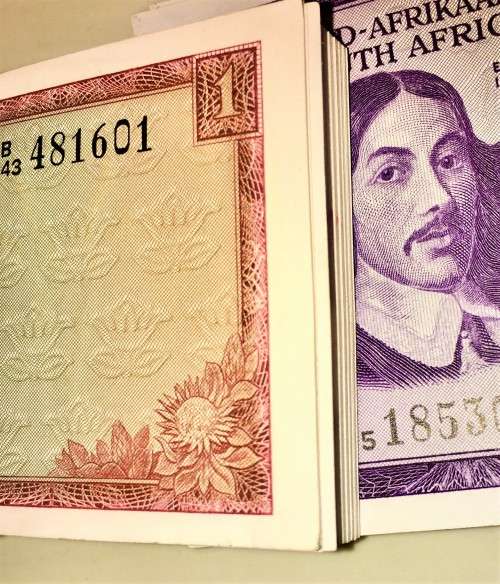 TW DE JONG R1 ,  S A MINT ERROR PACK , 100 NOTES FROM B243-481601 TO 481701---1973 BAND INTACTED UNC