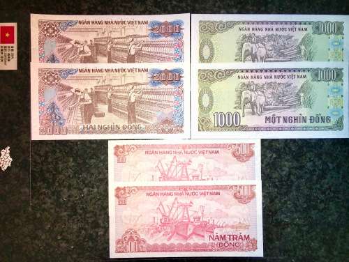 VIET NAM SET IN SEQ 2000D,1000D & 500 DONG 1988 CRISP UNC GEM IN PLASTIC INFO SLEEVE(1 BID TAKES ALL