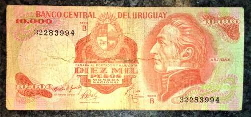 URUGUAY 10,000 PESOS 1974 ND