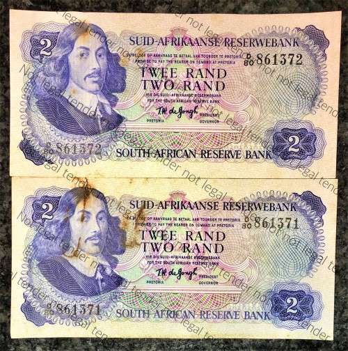 TW DE JONGH R2 IN SEQUENCE D80/861371-372 AUNC(PAPER CLIP MARK) 2ND ISSUE 1974(1BID TAKES ALL)