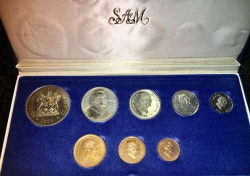S A MINT PROOF SET 1976 WITH SILVER R1 TO 1/2 CENT IN BLUE S A MINT BOX