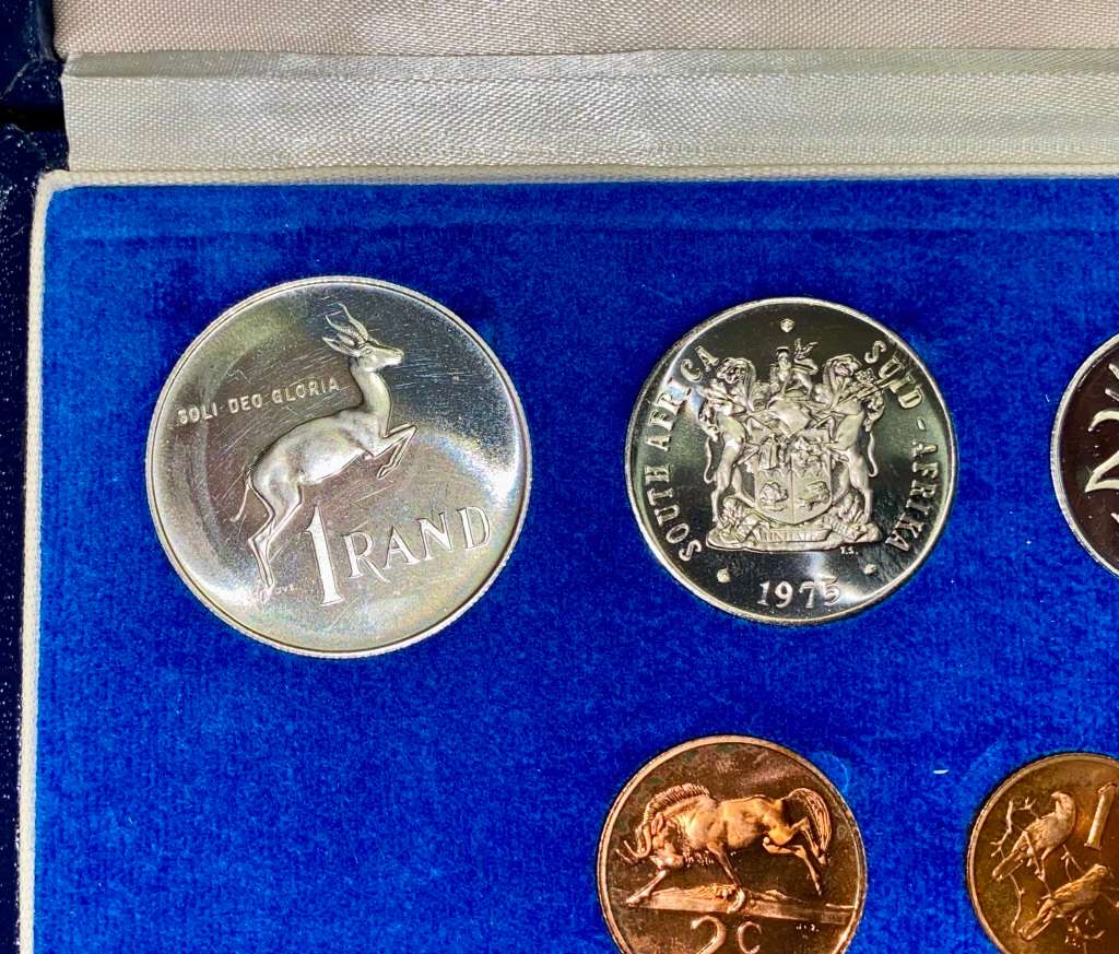 S A MINT PROOF SET 1975 SILVER R1 TO 1/2 CENT - SILVER R1 IS UNCIRCULATED - IN BLUE S A MINT BOX