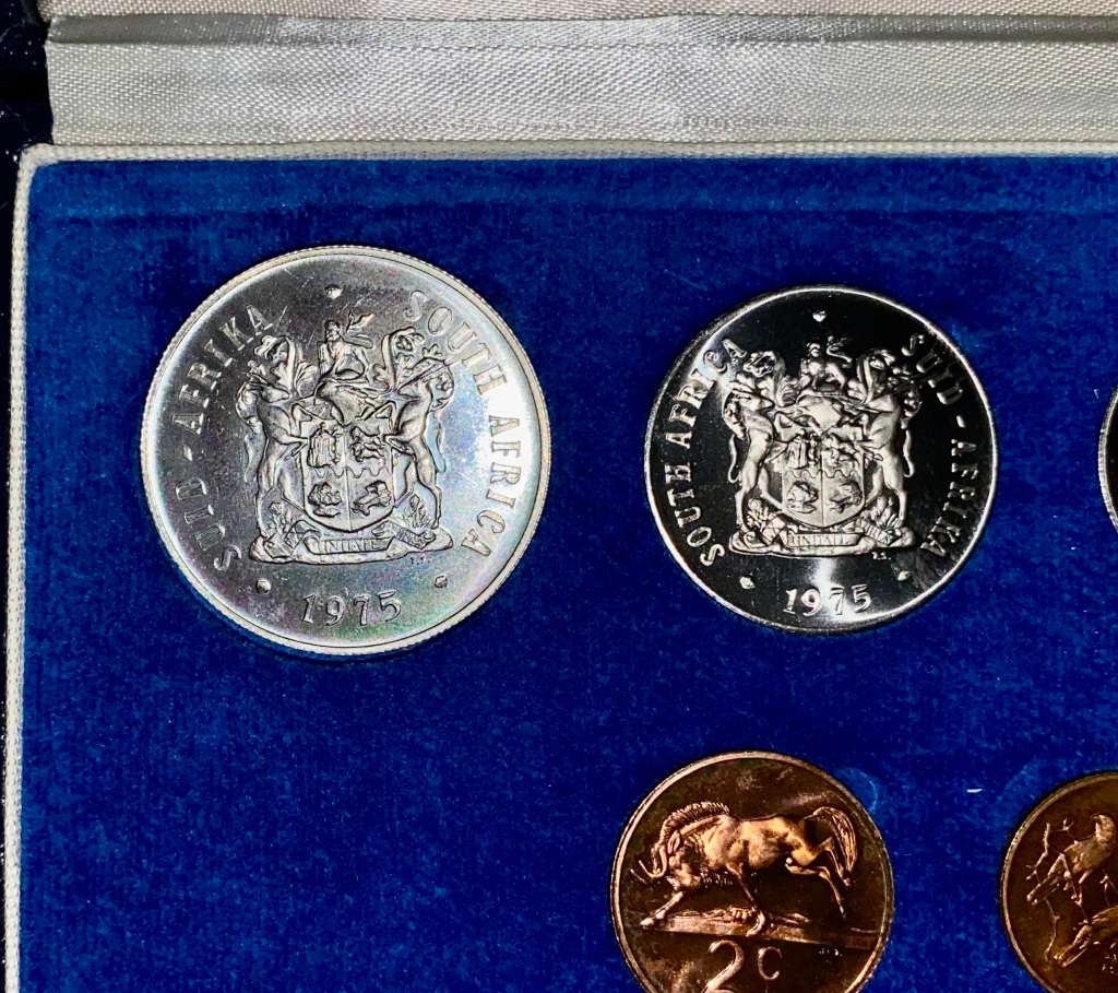 S A MINT PROOF SET 1975 SILVER R1 TO 1/2 CENT - SILVER R1 IS UNCIRCULATED - IN BLUE S A MINT BOX