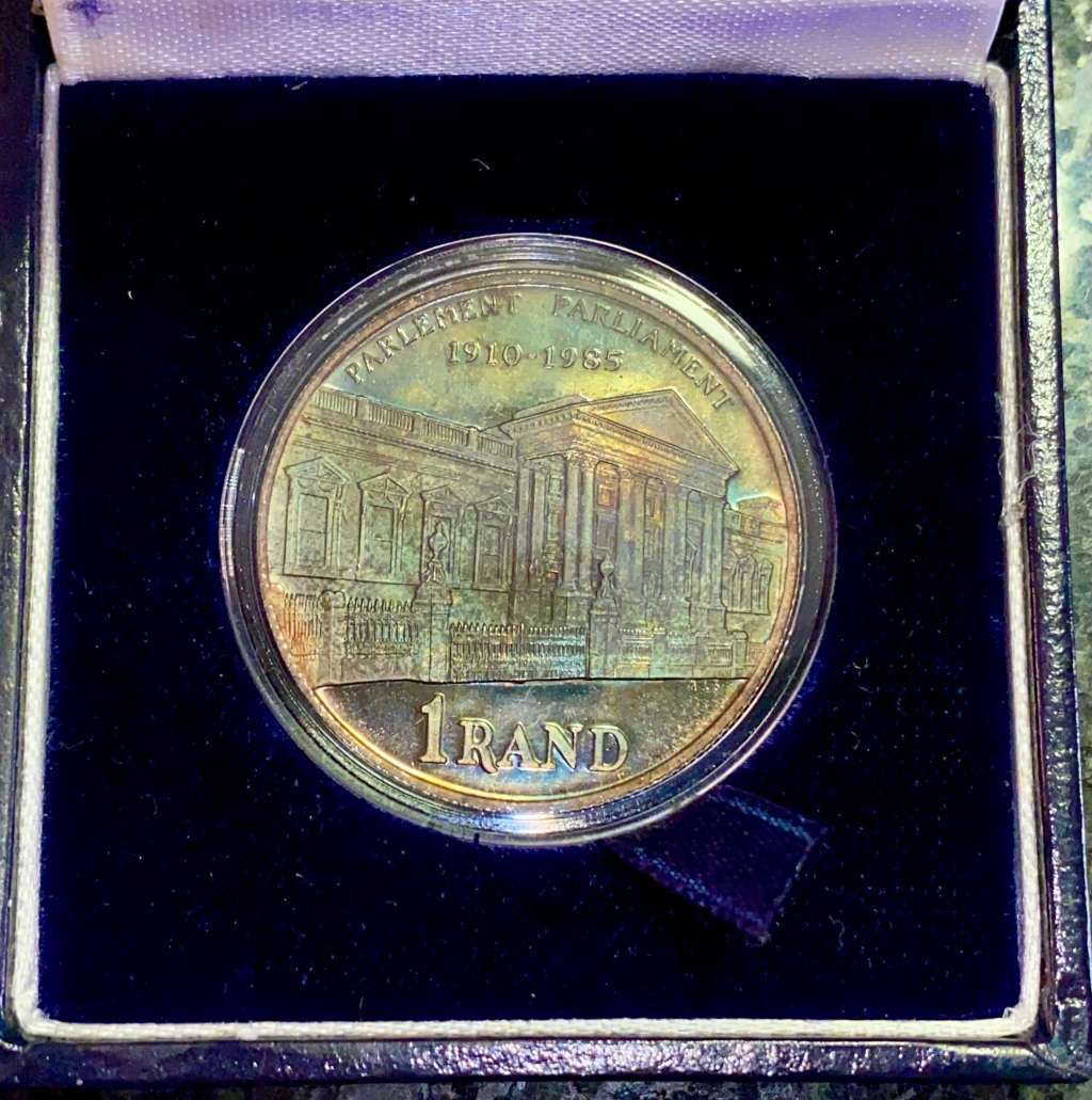 SOUTH AFRICA SILVER PROOF R1 AMAZING TONING --1985-- PARLEMENT 1910-1985 IN SA MINT BOX & CAPSULE