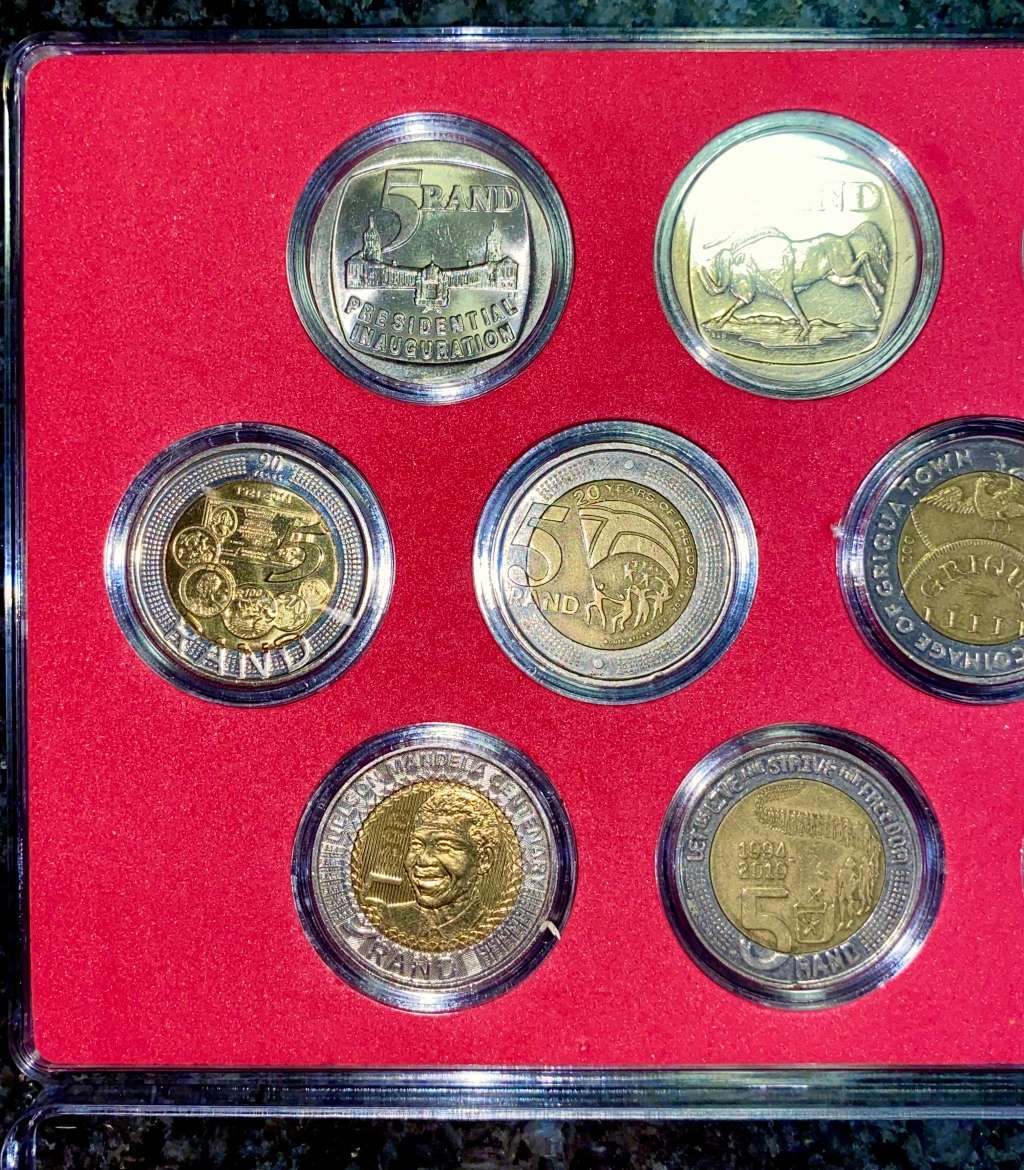 COMPLETE SET OF COMMEMORATIVE R5 COINS 1994 TO 2021 IN LOVELY DISPLAY CASE EACH COIN IN CAPSULE