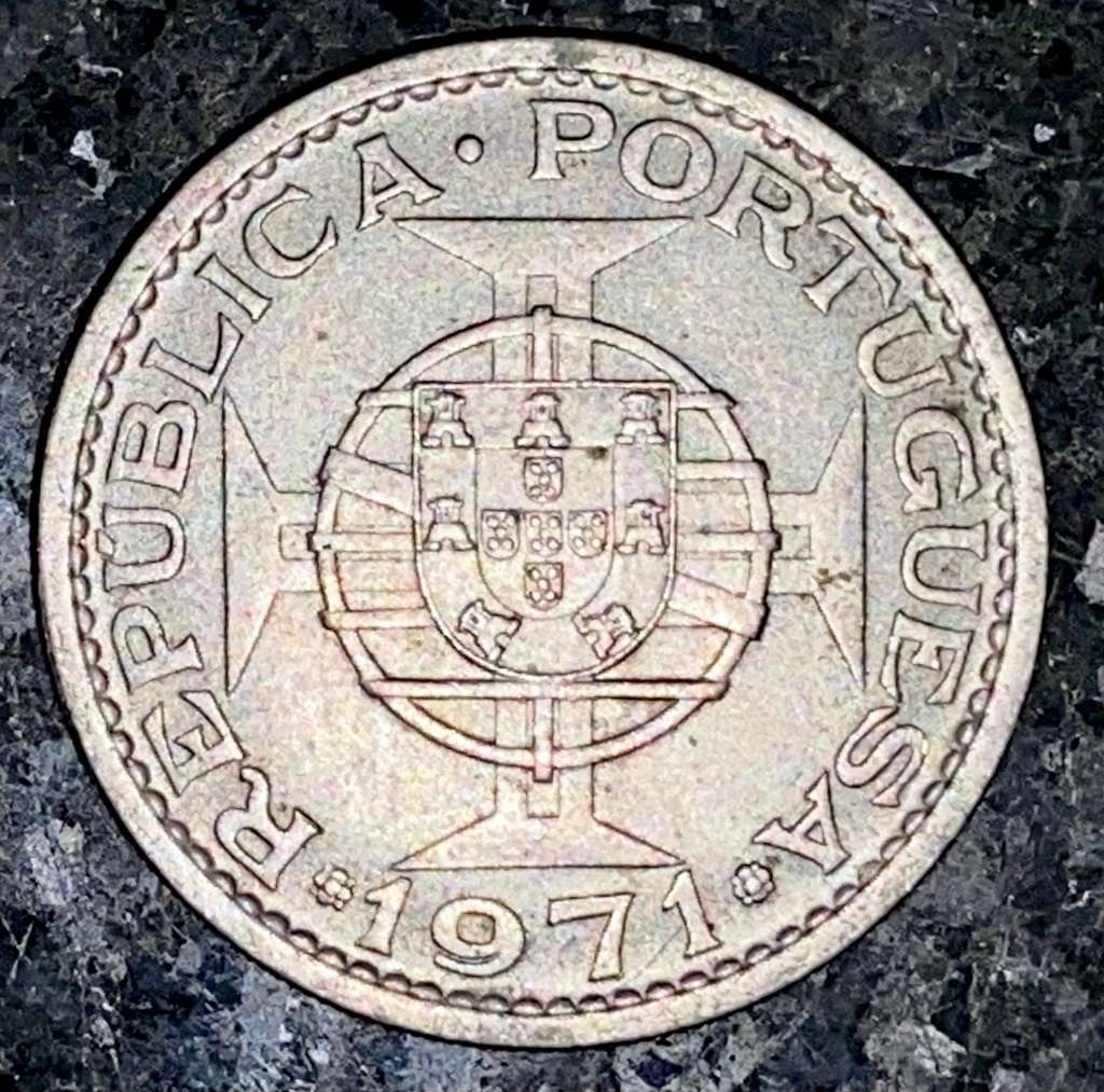 MOZAMBIQUE 2 1/2 ESCUDO 1971