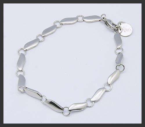 ELEGANT SILVER STAINLESS STEEL LINK BRACELET