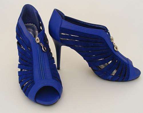 SIZE: 5 - GORGEOUS BLUE STRAPPY SANDALS