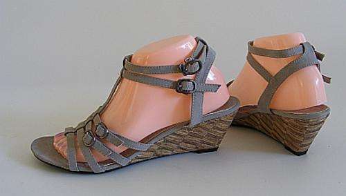 *R1* - SIZE: 7 - GREY WEDGE HEEL SANDALS