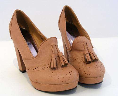 PERFECT OFFICE SHOES - NUDE PLATFORM COURTS - SIZES: 4, 5,  8
