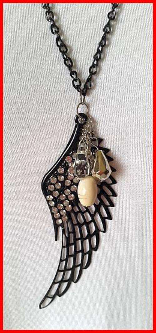 BLACK WING PENDANT AND CHAIN - CLEAR