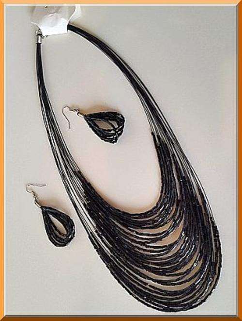 BLACK BEADED NECKLACE AND EARRING SET
