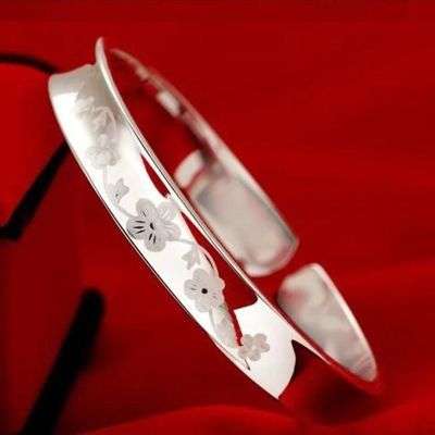 BEAUTIFUL SILVER FLOWER CUFF BRACELET