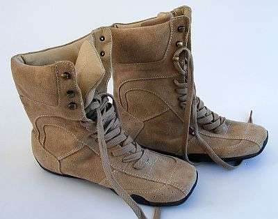 BEIGE SUEDE BOXING STYLE LACE UP BOOTS BY ZOOM - SIZE 6