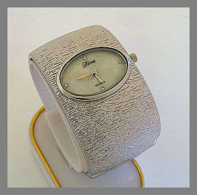 FABULOUS SILVER BRACELET WATCH IN A GIFT TIN