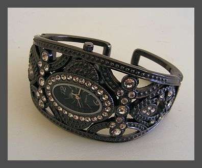 GORGEOUS DIVA HINGED BRACELET WATCH WITH DIAMANTE'S IN A GIFT BOX